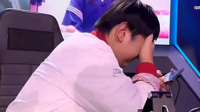 百兽下首发真的可惜了，百兽是个很强的边路，但是没到过顶级吧，一步选错步步错，当初去AG的话多好