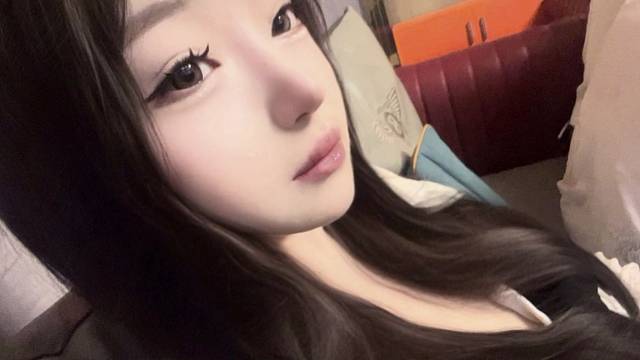 你怎么又跟别的女生说话 你要逼疯我吗