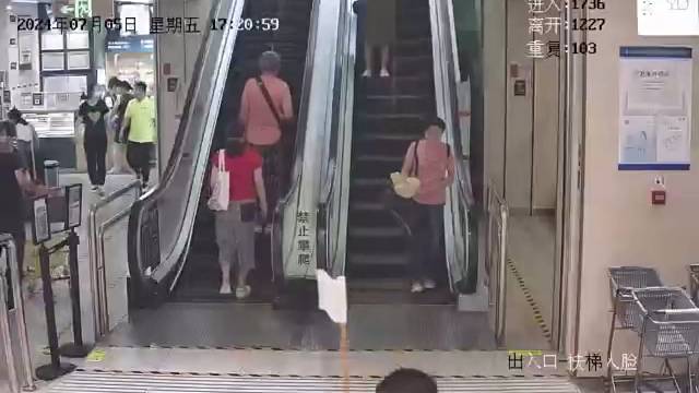 老子扭搭扭搭的 羡慕嫉妒去吧 蝼蚁们