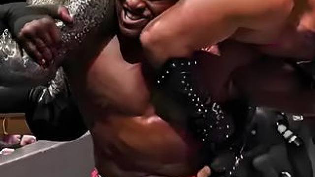 赛斯罗林斯vs鲍比莱斯利！#WWE #赛斯罗林斯 #鲍比莱斯利 #凯文欧文斯 #摔角