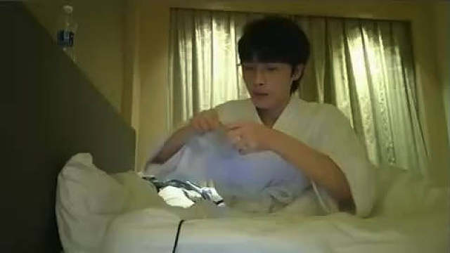 今屿怕被封用胶带粘领口，你这样就有点见外了哈哥