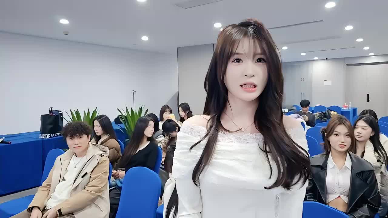 让各位队长点名，有一个未到的就惩罚队长打一次手板！