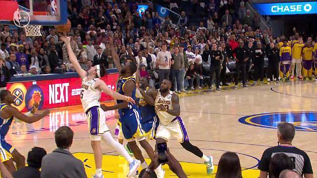 今天请叫他里皇！决胜时刻双方战平，里夫斯孤身杀入篮下飞身上篮打进准绝杀进球！