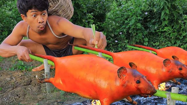 小伙真的是饿慌了，在山林里挖田鼠，几斤一个的烤的贼香
