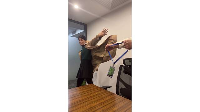 警告：工牌无法选中该牛马