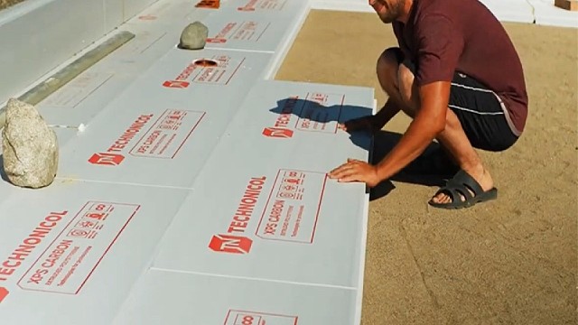 头一次见这样借助泡沫板巧妙建造地基的独特方式