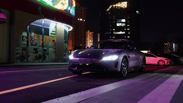 开SU7一个字·帅