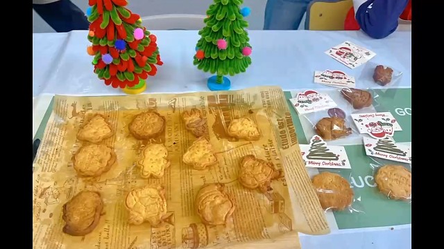 初心孩子们自己动手制作圣诞饼干！