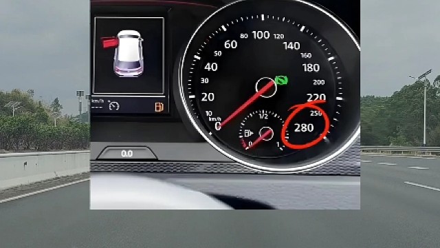 教你一秒钟看出轿车的价格 教你如何一秒钟看出轿车的价格#每天一个用车知识 #汽车知识分享 #带你懂车