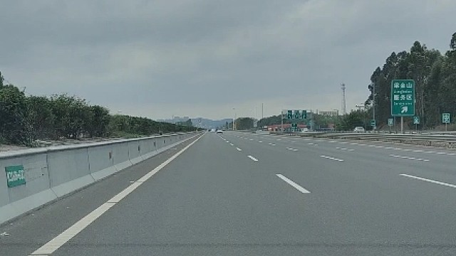 开车时前挡玻璃不小心被物体击碎‼️教你如何不花一分钱修车#汽车知识 #每天一个用车知识 #每天一个用