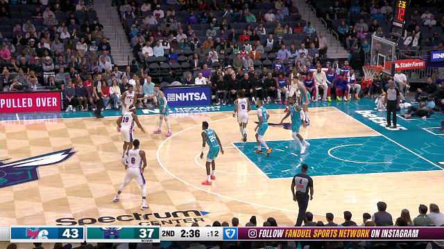 全看你哥俩儿耍了！76人半场54-49黄蜂，乔治20分，马克西22分，其他球员一共得分12分。