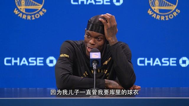 “我儿子让我管库里要球衣，我要了四年才要到。” - 施罗德谈与库里的趣事️ Via：