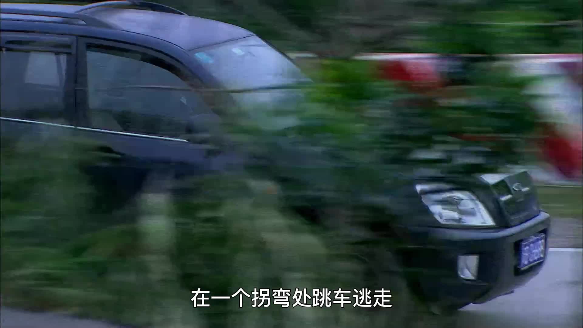 面具14：美女在林中小木屋独处，正当她要换衣服时门被打开了