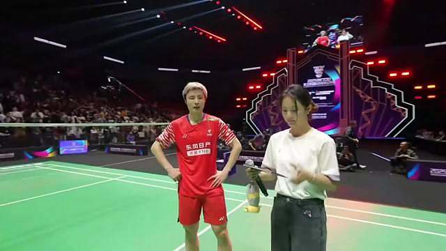 恭喜石宇奇！ 天王杯冠军 120w大奖金我们奇哥来了！ 2025最终的金色收官！！ 不得不感慨奇哥采访真的一如既往的真诚 而且越来越会表达 作为球迷 能够听到你说我们低谷期的支持是你坚守在这片场地上的动力 感到无比幸福和感动 这或许也是我们永不放弃的至高意义 谢谢天王杯选择了你唱的you raise me up 球迷朋友们陪伴你走出职业生涯的低潮 你的拼搏精神又何尝不是在激励着我们的生活 石宇奇