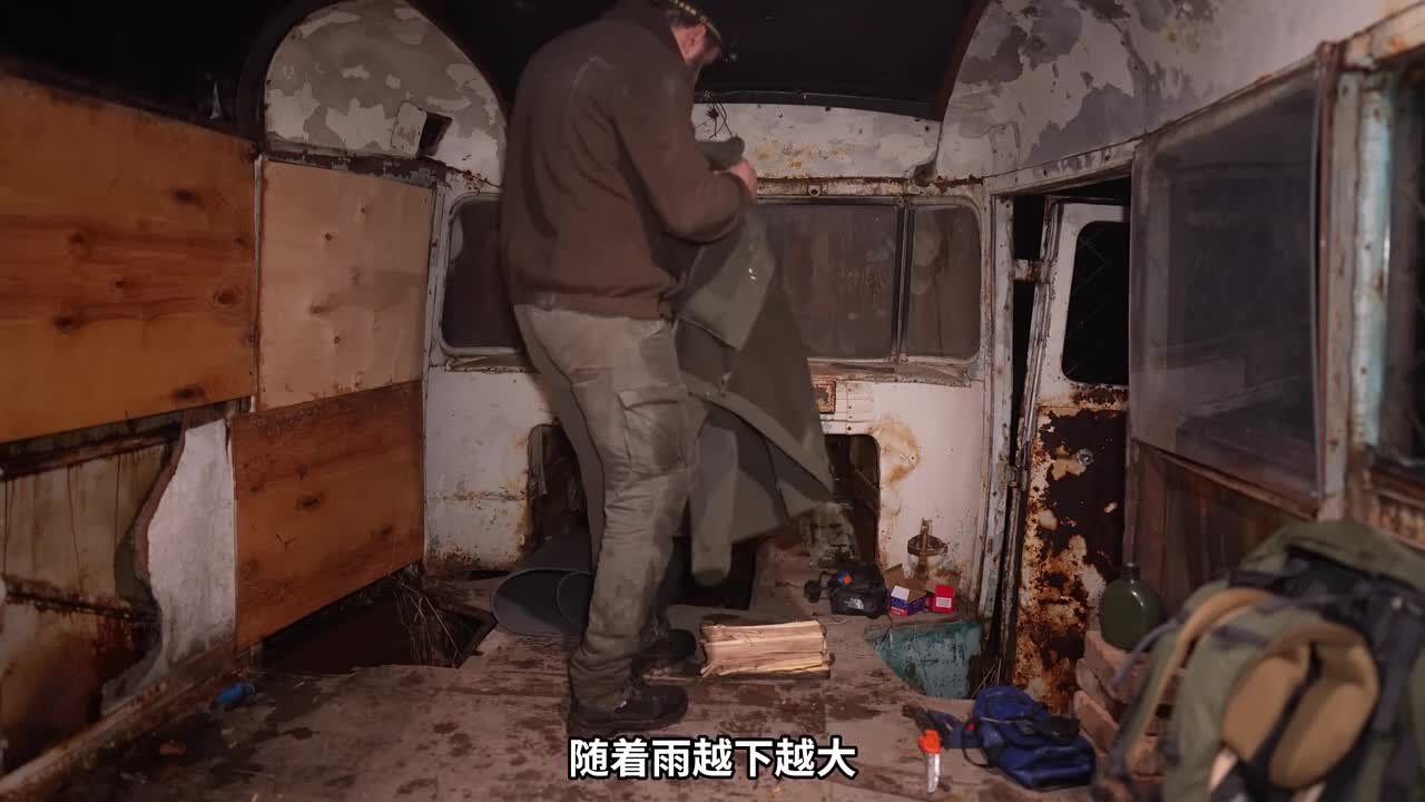 第2集：谁能想到一个废弃的车厢，竟然被男人用一天时间搭建成温暖的小屋
