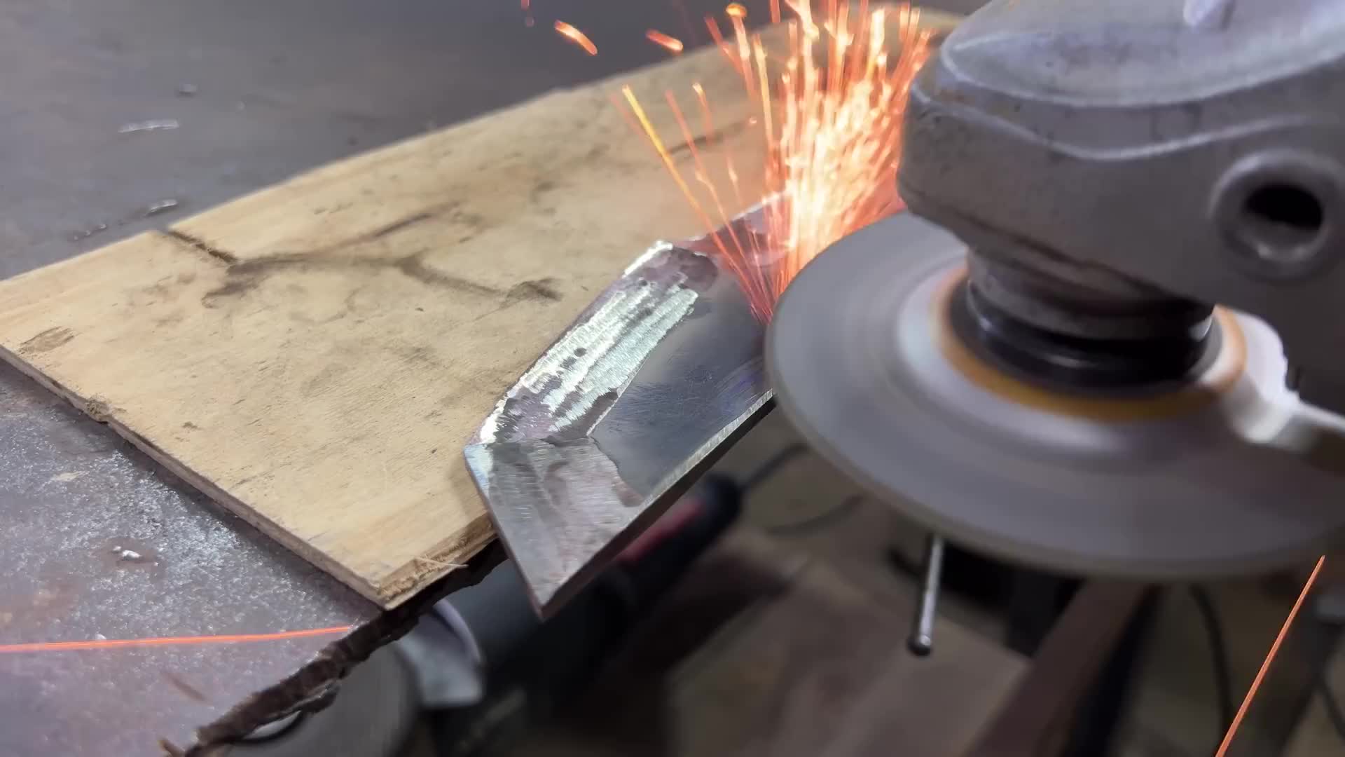 我为我朋友的生日做了一把刀！这样的礼物将永远被铭记