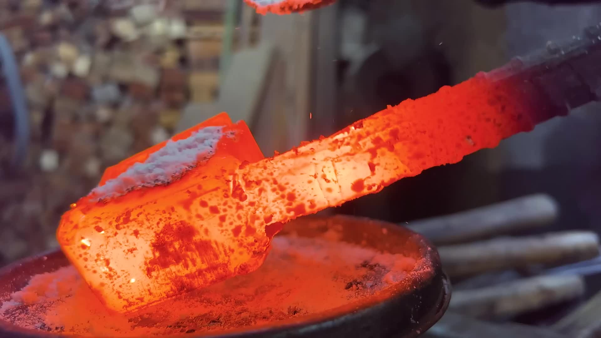 我用混凝土上的钻头做了一把刀！