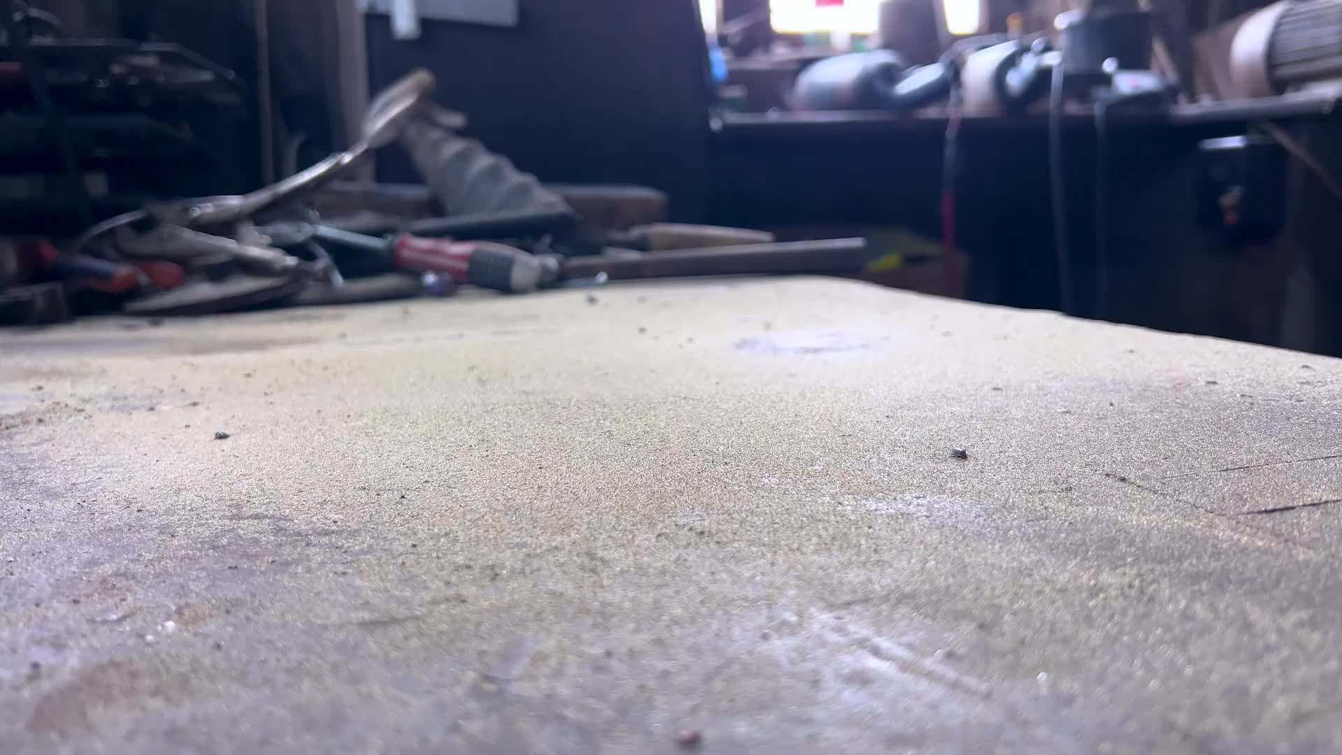 用黄铜刨花制作一把小袖刀！一克都没有浪费