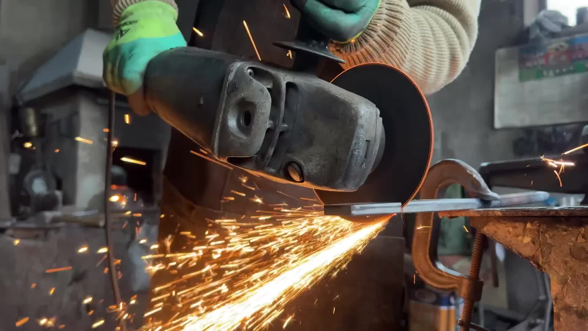 用一堆普通的钉子做一把又硬又锋利的短刀！