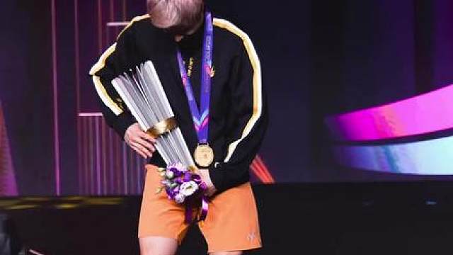 用一场金色的雨，为2025赛季收官 恭喜