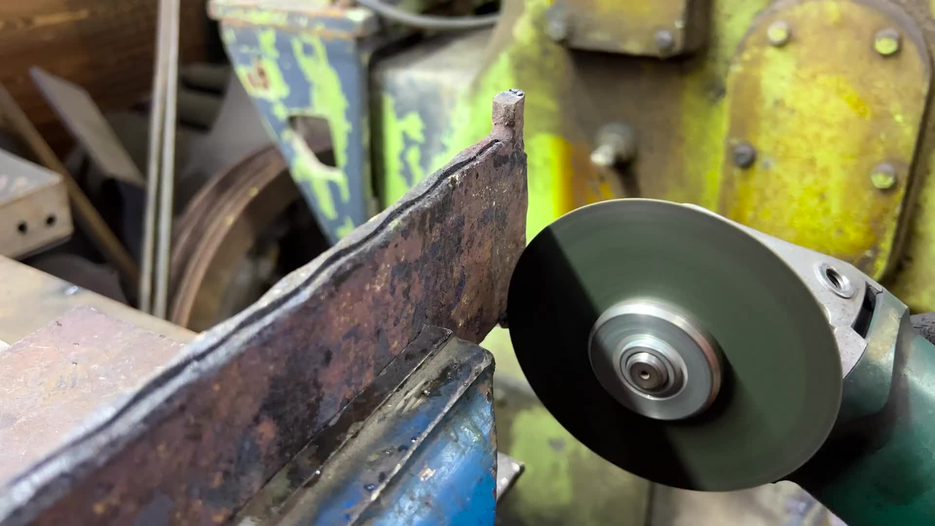 给我一条链子，我会用它制作最原始、最锋利的刀！