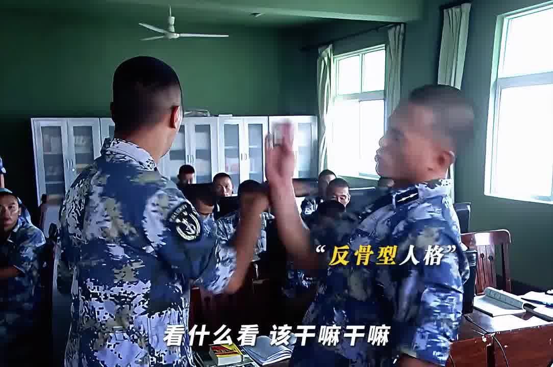 说是张冲使用说明书—《火蓝刀锋》