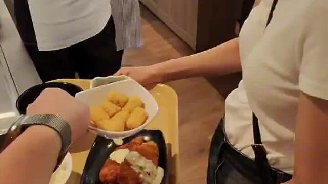 无能的丈夫带大家看一下日本大学食堂都吃啥  ​