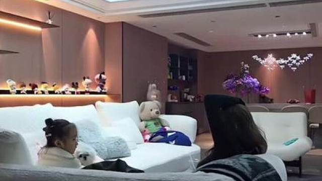 “误闯千金少女家”