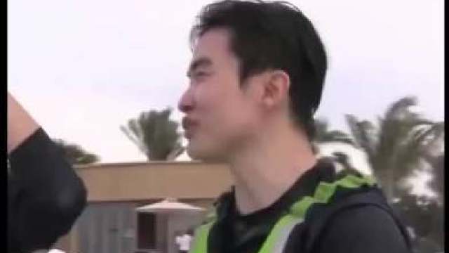 哇哦不戴眼镜的Faker，Faker海边湿法大背头造型…… ​​​