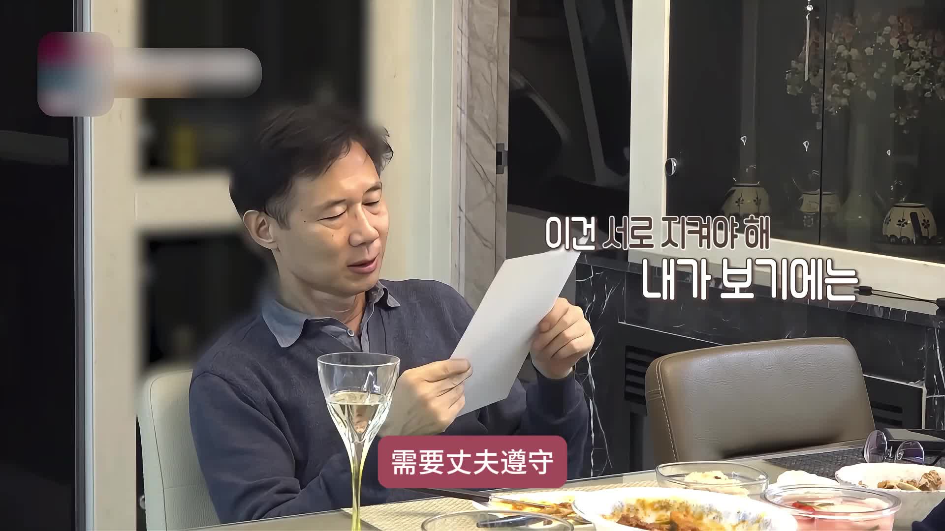 丈夫在外勾三搭四，妻子得知后崩溃大哭