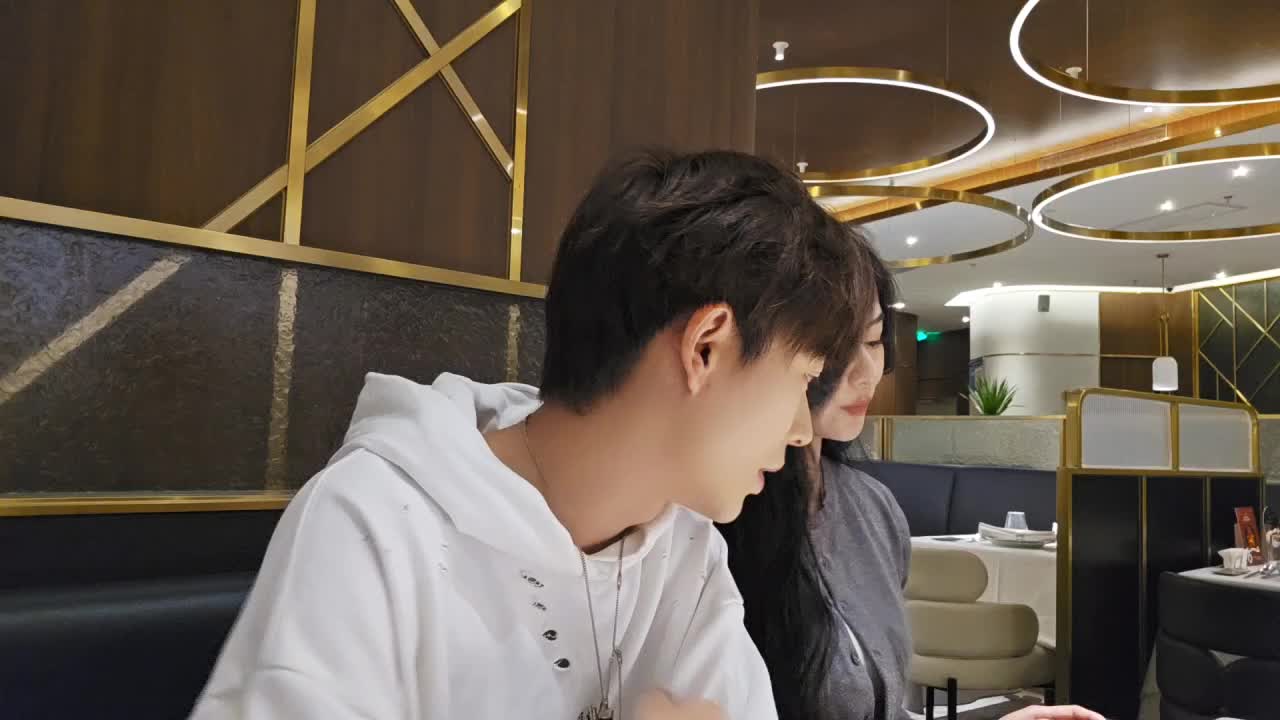 【子圣-798】“小姨”带我来高档餐厅吃大餐？