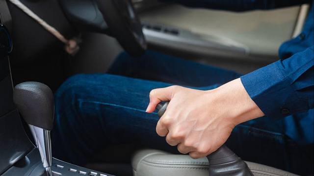 高速爆胎怎么做