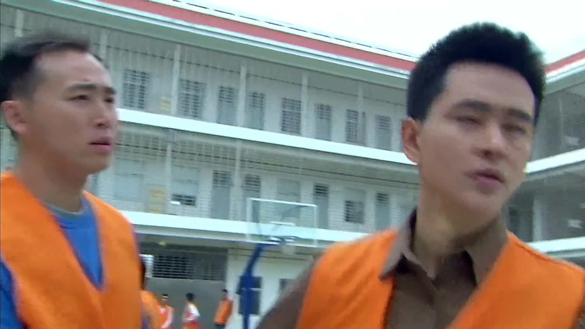 面具37：卧底为了引蛇出洞带着罪犯成功越狱