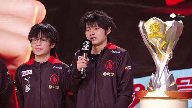 长生：大声告诉我，24年属于谁！！！粉丝：AG！！！​​​