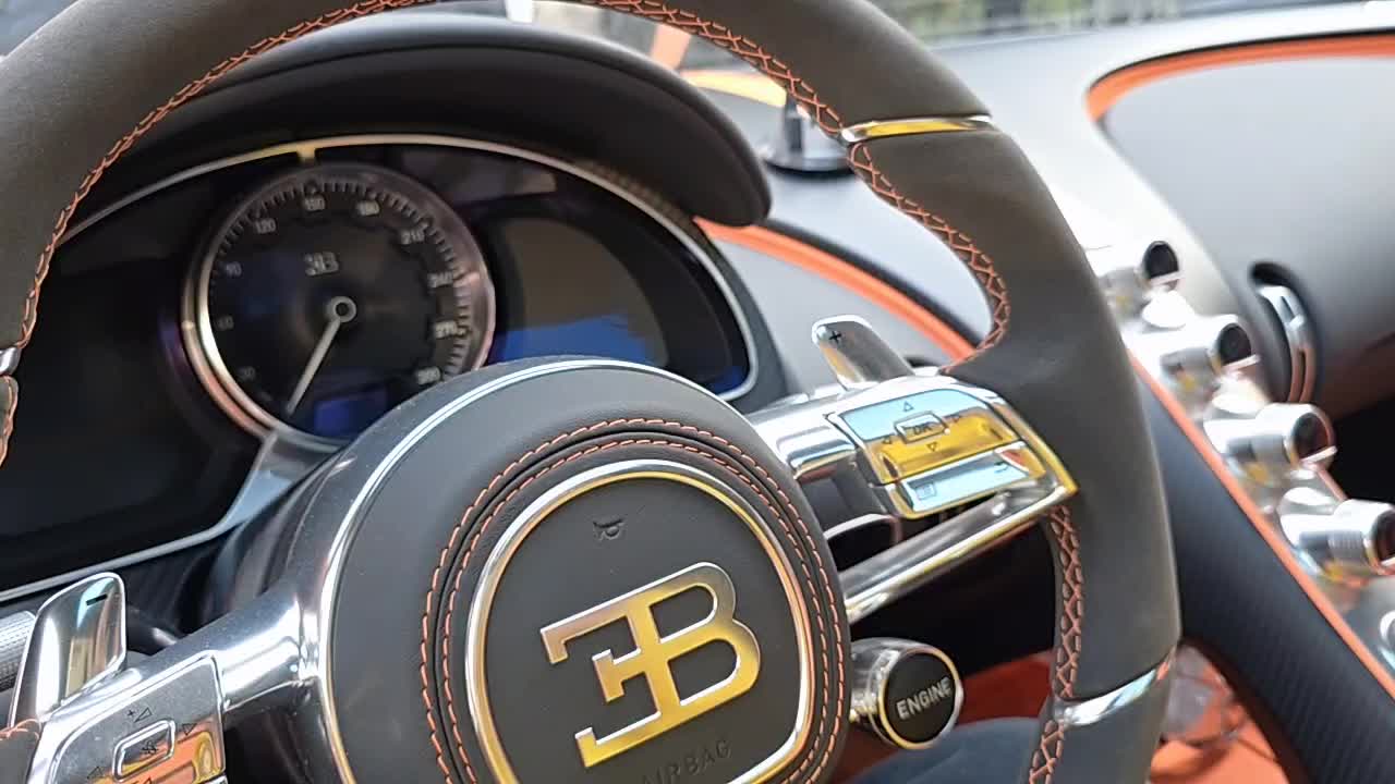 这布加迪是真的帅阿，瞬间有了想买的冲动！