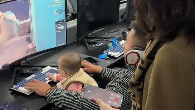 玩游戏被老婆给逮住了。