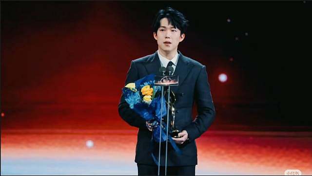 就是很优秀的人。​​​