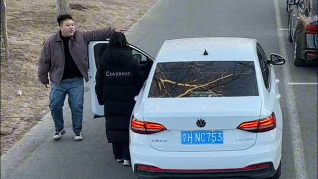 不会侧方停车看过来！老司机教你个简单方法，新手也能一学就会！