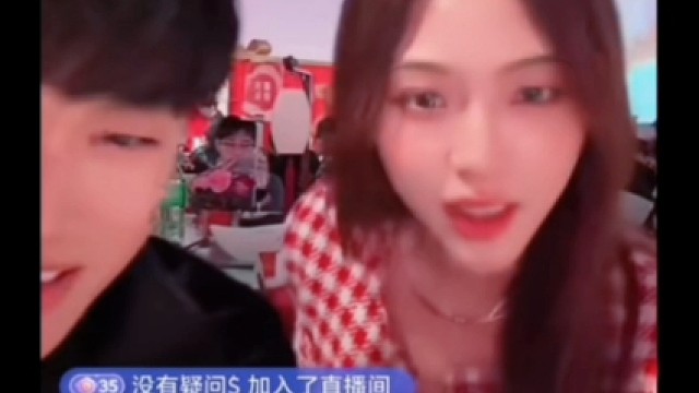 天云摸刺痛腹肌，刺痛激动的害羞了，表示男女有别