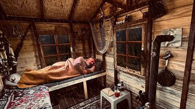 农场又遭遇接连几天的暴风雨，我只好躲在小木屋里面，享受舒适的睡觉生活