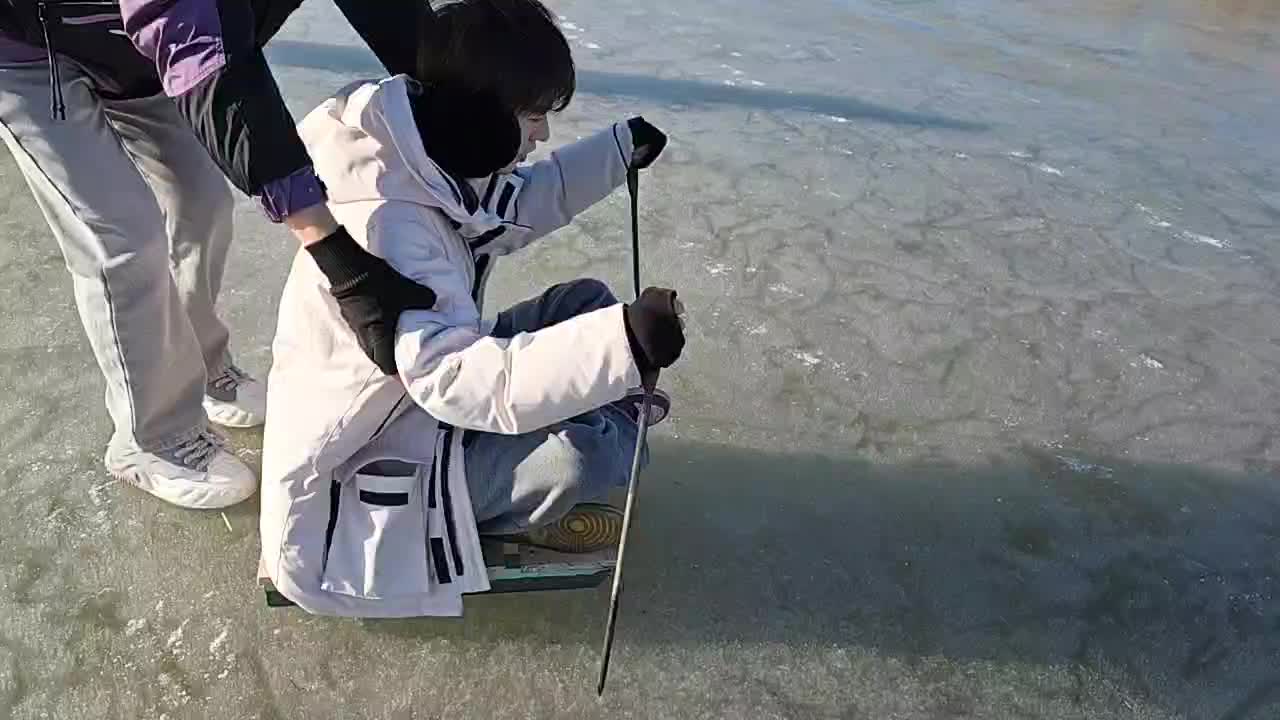 【子圣-798】“妈妈”带我来玩坐着溜的冰橇，另类的速度与激情体验感拉满！