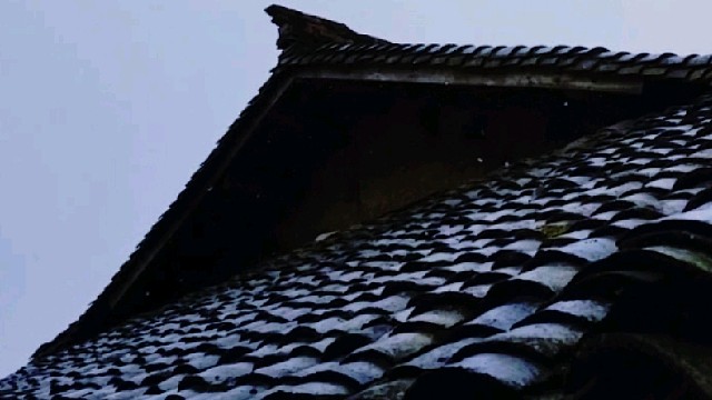 山里下雪了，雪景好美