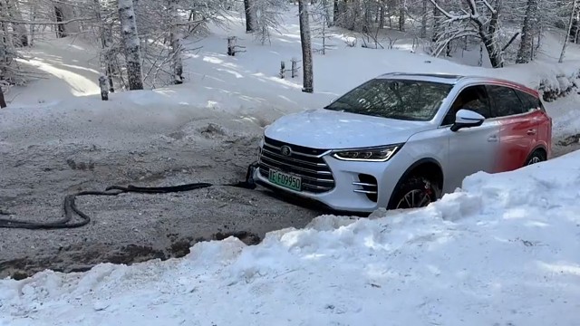 防撞梁给薅下来了？