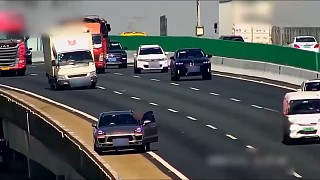 小貨車高速失控撞擊越野車墜橋，交警卻判貨車無責(zé)，到底為何？