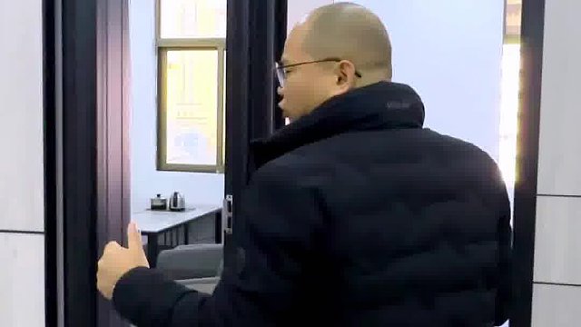 腾龙商务大厦125平家私齐全