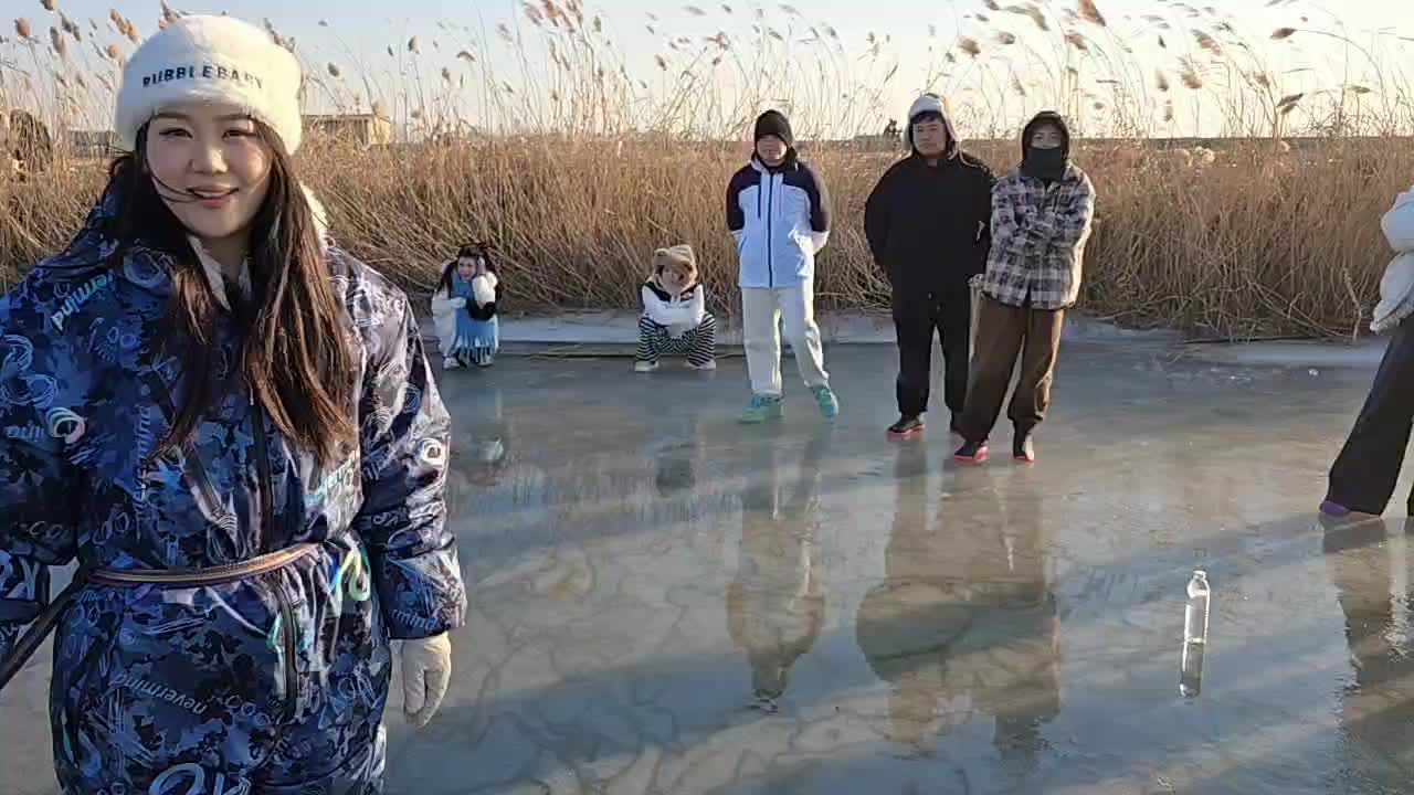 水瓶拉力争夺战，看谁最先拿到水瓶！