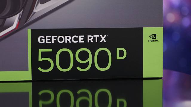 【老戴开箱】七彩虹 iGame GeForce RTX 5090D Vulcan 火神