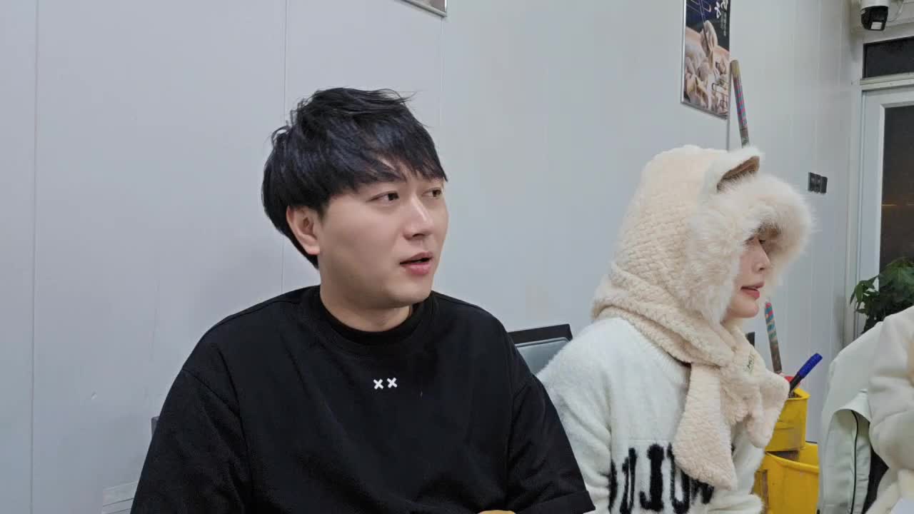 我给兄弟们说，女主播都穿的是一次性内裤！