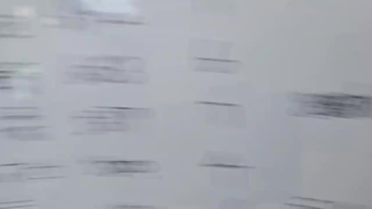 小怡开会讲流水第一名的主播时助理竟不放音乐，必须惩罚打一下手板！