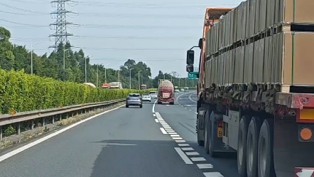 新手上路车道的选择，走高速跑长途就得这么开